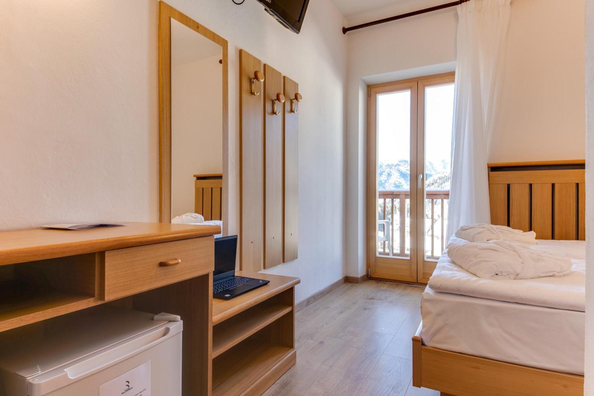 Hotel Bellamonte Predazzo Room photo