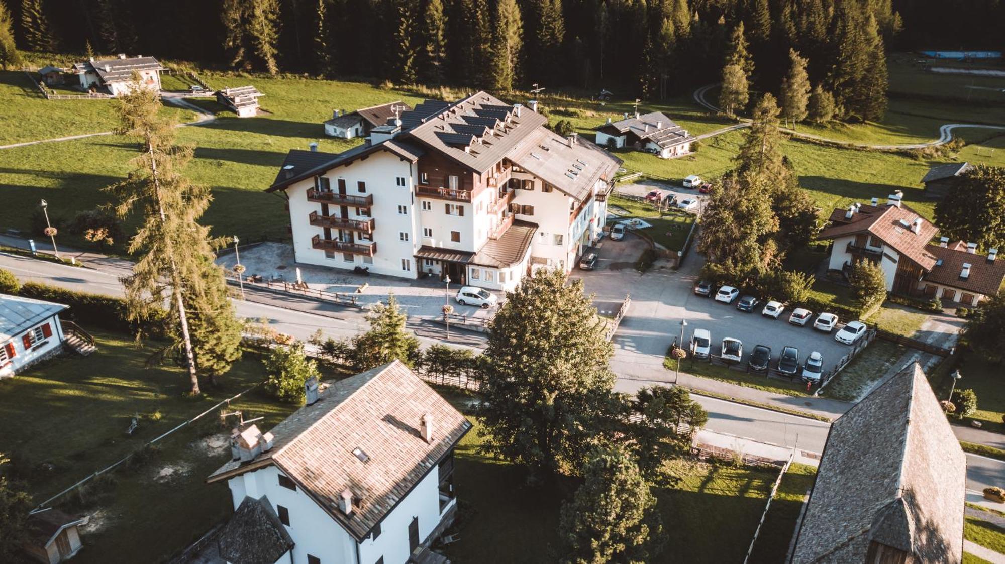 Hotel Bellamonte Predazzo Exterior photo